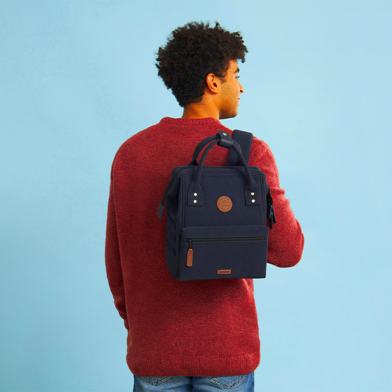 Cabaia Adventurer Zurich - Taille Small - Couleur Bleu Marine – Sac à dos effet Nubuck
