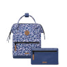 Sac à Dos Sameiro Sanctuary Small de Cabaïa. La collection Adventurer en mode bleu et motifs blanc