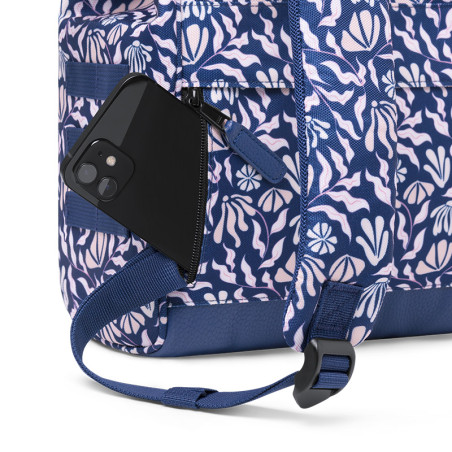 Sac à Dos Sameiro Sanctuary Small de Cabaïa. La collection Adventurer en mode bleu et motifs blanc