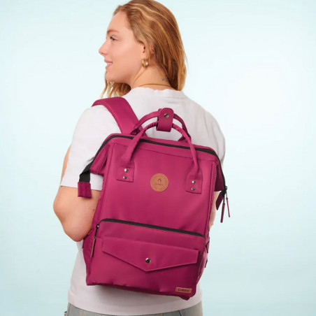 Sac à dos Cabaïa Adventurer Bridgetown Medium – Cap sur les Caraïbe en couleur Prune Sac à dos Cabaïa Adventurer Bridgetown Medium – Cap sur les Caraïbe en couleur Prune