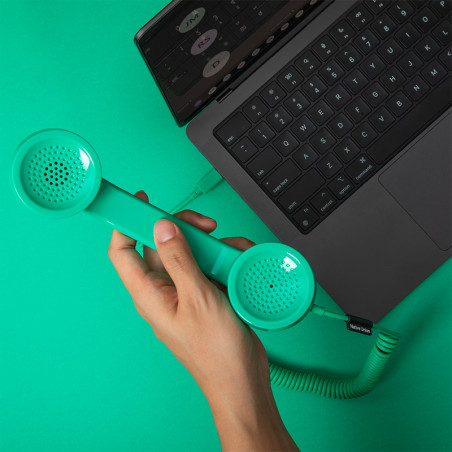 Pop Phone Pine de Native Union - accessoire connecté en port  USB C - Design  et vintage