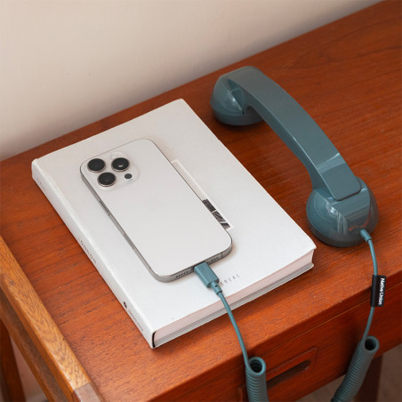 Pop Phone Salte Green de Native Union - accessoire connecté en port  USB C - Design  et vintage