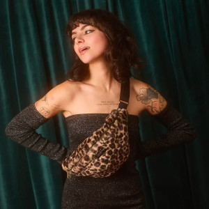 Hindbag Banane Olivia en Fausse Fourrure Léopard - L'indispensable accessoire écoresponsable !