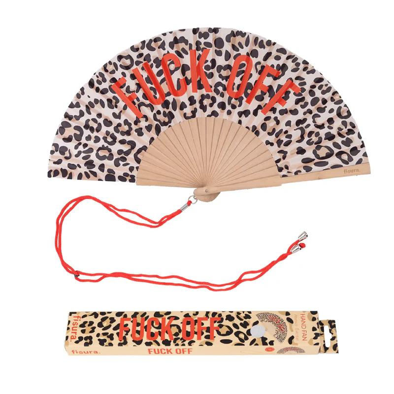 "FUCK OFF LEOPARD" de Fisura, Une Collection d'éventails Fisura aux couleurs vives et slogans décalés.