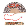 "FUCK OFF LEOPARD" de Fisura, Une Collection d'éventails Fisura aux couleurs vives et slogans décalés.