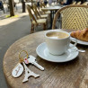 Les symboles incontournables de Paris réunis dans un seul accessoire. la clef de l'élégance parisienne.