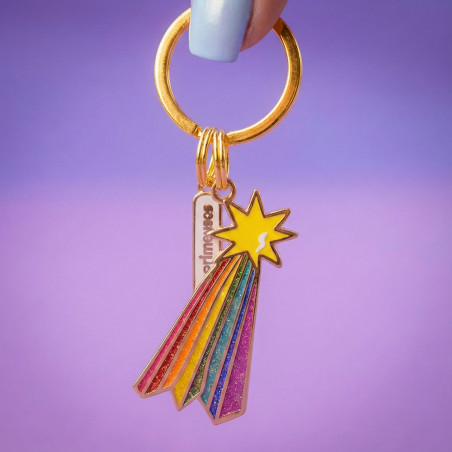 Inspiré par les étoiles filantes, ce porte-clés lumineux et élégant accompagne votre quotidien en mode star !