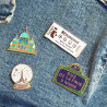 Pin’s Sacré-Cœur Les Imprimeuses, création parisienne chic et élégante au coeur de Montmartre.