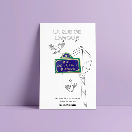 Pin’s plaque de rue À la Folie Amour signé Les Imprimeuses, un accessoire romantique inspiré de Paris.