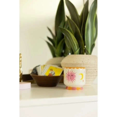 Bougie parfumée Orange Blossom A Dopo Paddywax avec décor soleil coloré en céramique.