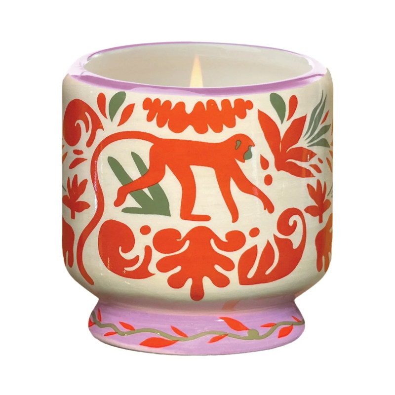 Bougie A Dopo Coconut & Amber Paddywax avec motif singe et décor jungle en céramique.