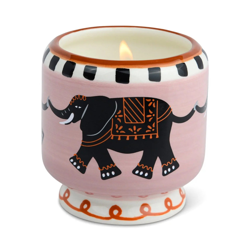 Bougie A Dopo Tobacco & Vanilla Paddywax avec motif éléphant sur pot en céramique peint. Paddywax