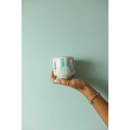 Bougie parfumée Linen & Orris A Dopo Paddywax avec motif félins bleus et fleurs. Paddywax