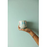 Bougie parfumée Linen & Orris A Dopo Paddywax avec motif félins bleus et fleurs. Paddywax