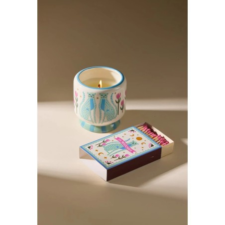 Bougie parfumée Linen & Orris A Dopo Paddywax avec motif félins bleus et fleurs. Paddywax