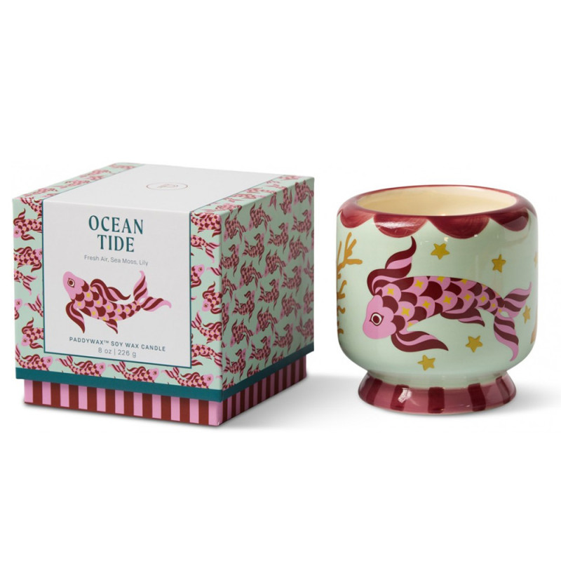 Bougie A Dopo Ocean Tide Paddywax avec motif poissons koi, étoiles et décor marin. Paddywax